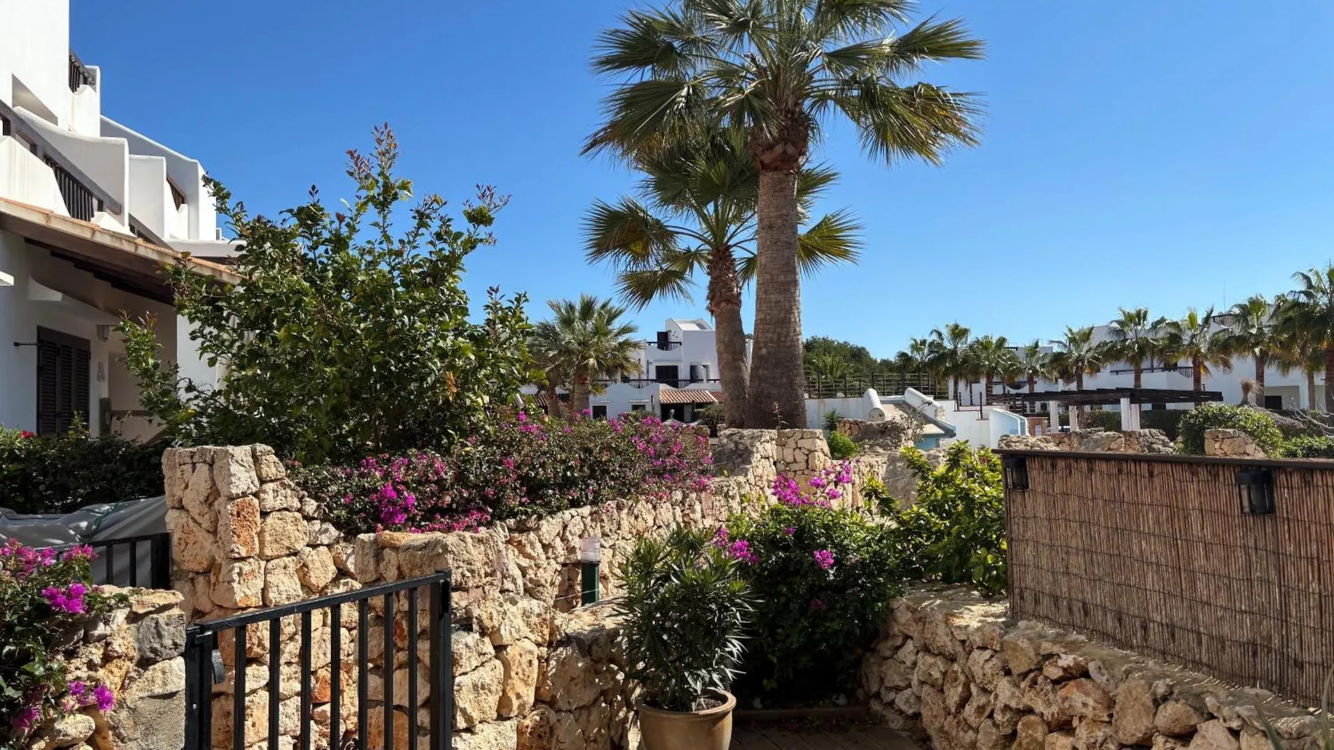 Hippie Und Famila Paraiso Cala d'Or  0*, Cala d'Or (Mallorca) Spain