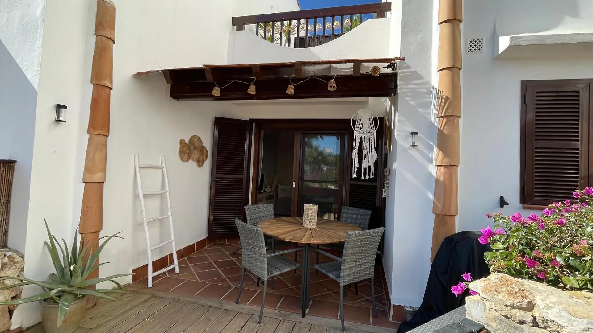 Hippie Und Famila Paraiso Cala d'Or  Spain